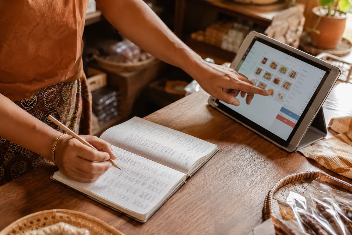 ร้านเล็กต้องใช้ระบบ POS ไหม? เทียบจดมือ / Excel กับระบบขายหน้าร้าน
